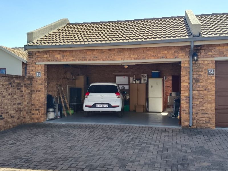 Discover this secure and charming simplex in Stone Arch, Bartlett - Photo 4