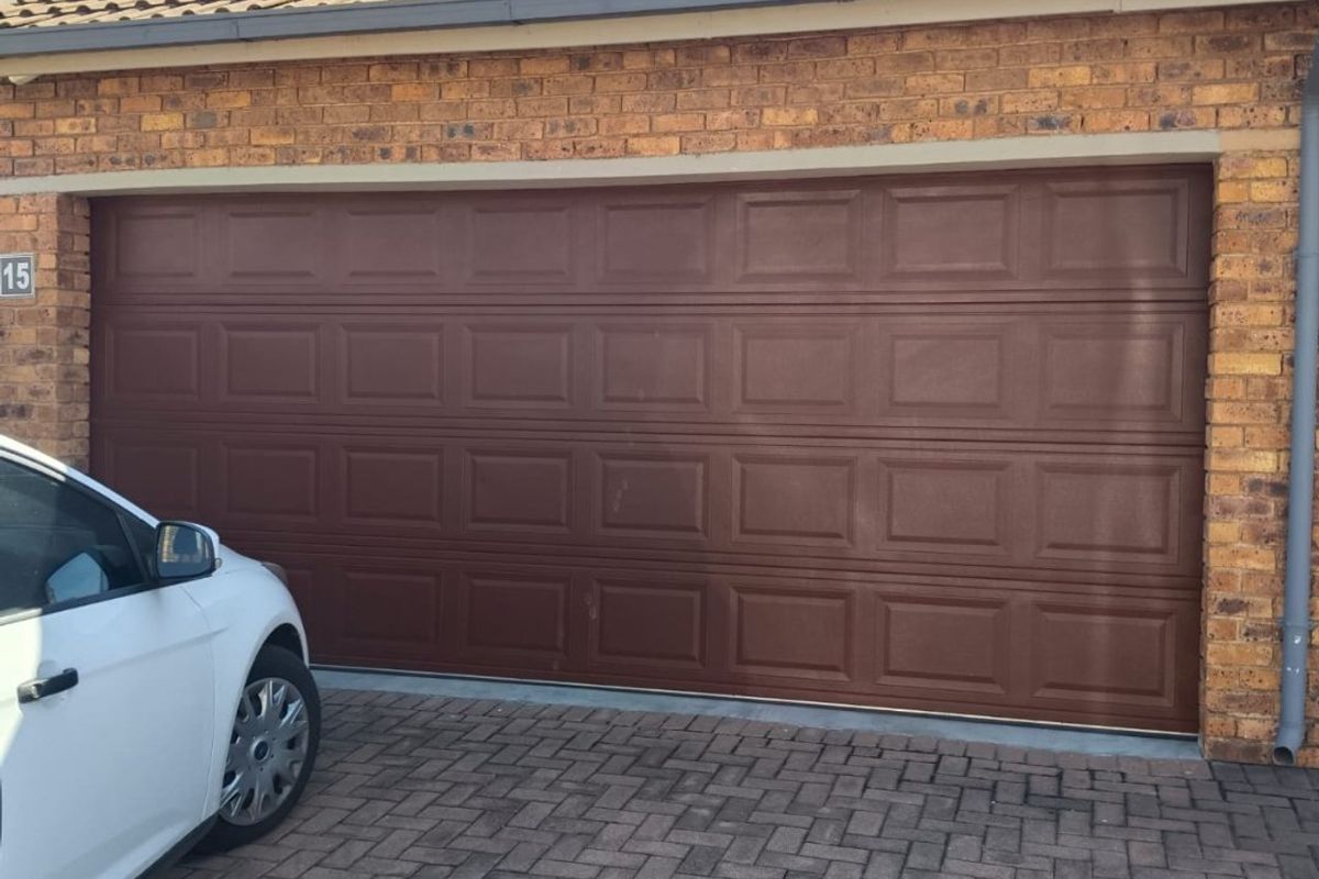 Discover this secure and charming simplex in Stone Arch, Bartlett - Photo 3