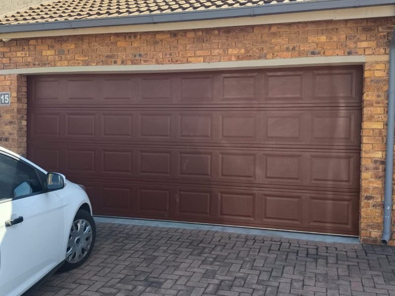 Discover this secure and charming simplex in Stone Arch, Bartlett - Photo 3