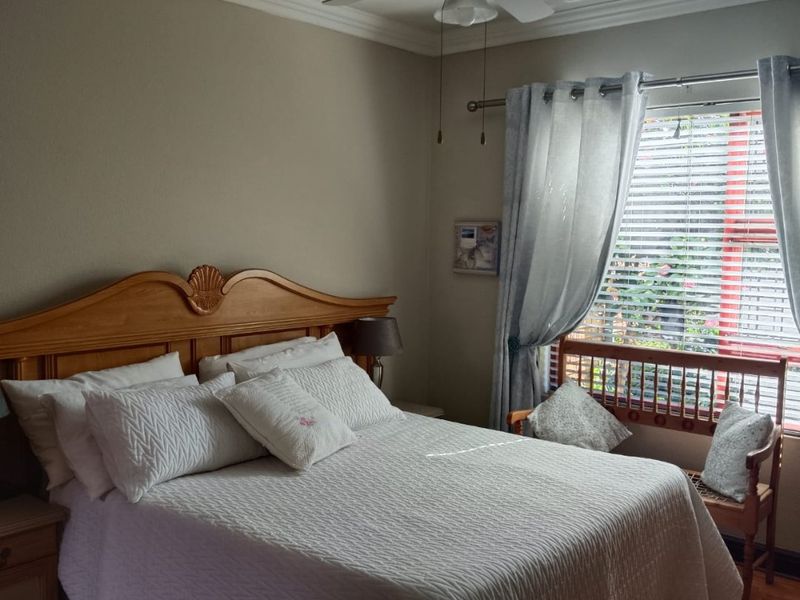 Discover this secure and charming simplex in Stone Arch, Bartlett - Photo 10