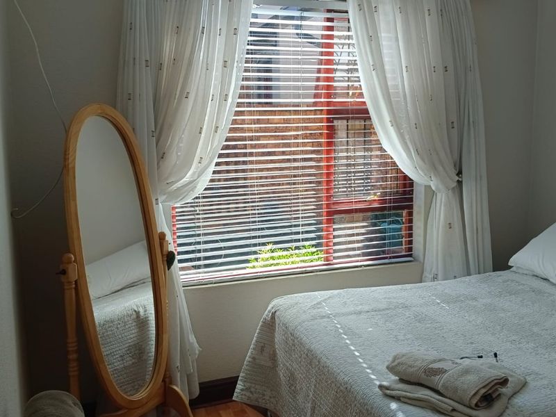 Discover this secure and charming simplex in Stone Arch, Bartlett - Photo 8