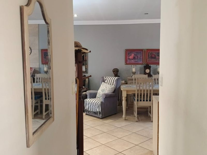 Discover this secure and charming simplex in Stone Arch, Bartlett - Photo 7