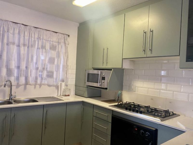 Spacious Double-Storey Family Home in Castle Hill with Multi-Functional Layout and Rental Income Potential - Photo 5