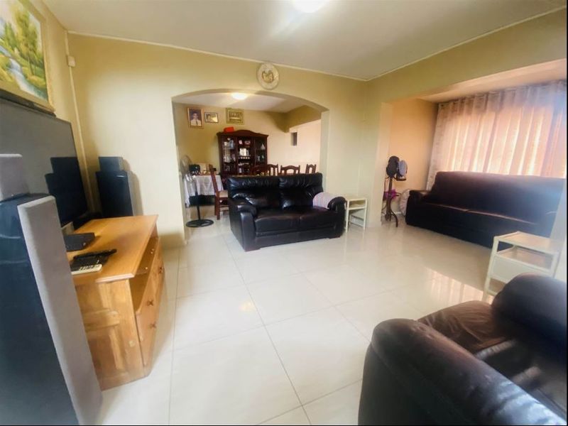 Spacious Double-Storey Family Home in Castle Hill with Multi-Functional Layout and Rental Income Potential - Photo 10