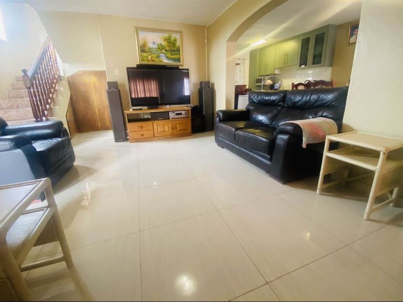 Spacious Double-Storey Family Home in Castle Hill with Multi-Functional Layout and Rental Income Potential - Photo 9