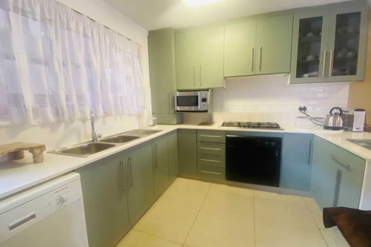 Spacious Double-Storey Family Home in Castle Hill with Multi-Functional Layout and Rental Income Potential - Photo 4