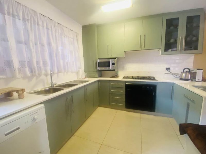 Spacious Double-Storey Family Home in Castle Hill with Multi-Functional Layout and Rental Income Potential - Photo 4