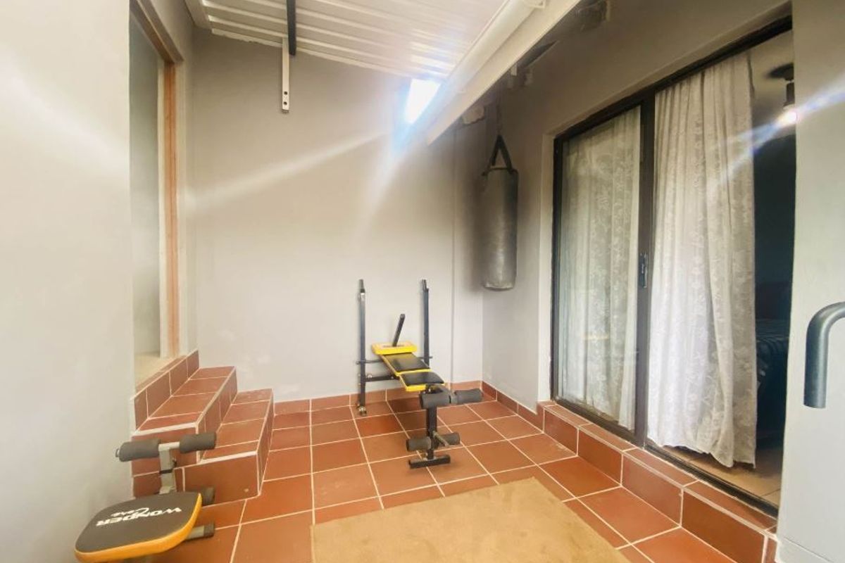 Spacious Double-Storey Family Home in Castle Hill with Multi-Functional Layout and Rental Income Potential - Photo 3