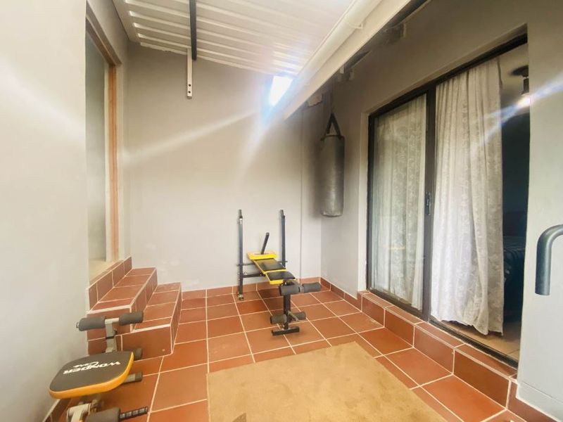 Spacious Double-Storey Family Home in Castle Hill with Multi-Functional Layout and Rental Income Potential - Photo 3