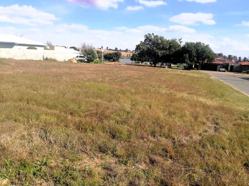 Spacious Freehold Stand in a Prestigious Golfing Estate on the Banks of the Vaal Dam - Photo 10