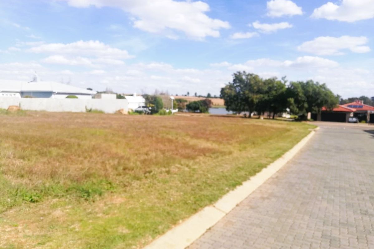 Spacious Freehold Stand in a Prestigious Golfing Estate on the Banks of the Vaal Dam - Photo 5