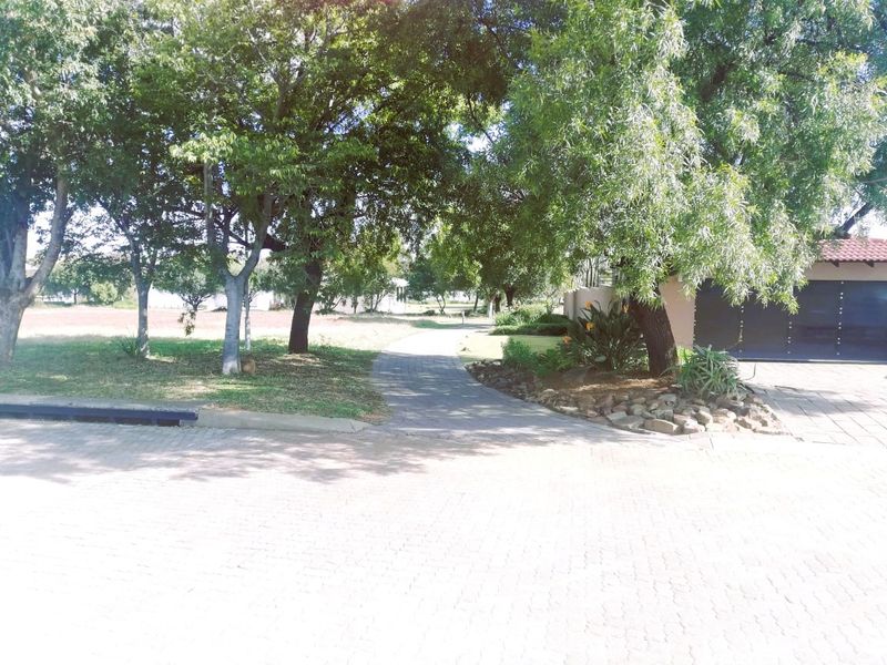 Spacious Freehold Stand in a Prestigious Golfing Estate on the Banks of the Vaal Dam - Photo 9