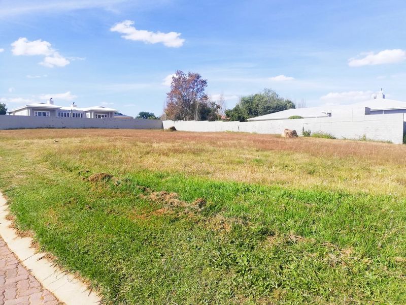 Spacious Freehold Stand in a Prestigious Golfing Estate on the Banks of the Vaal Dam - Photo 8