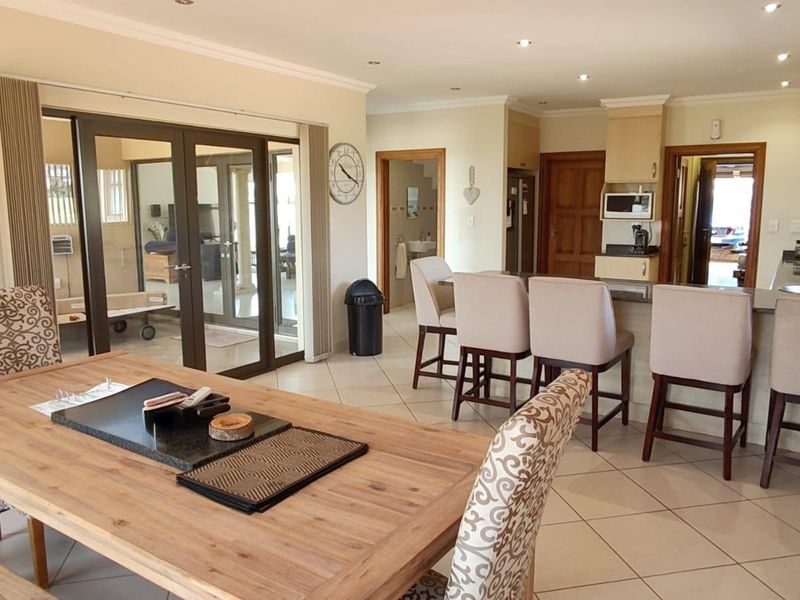 Modern Family Home with Excellent Amenities - Photo 5