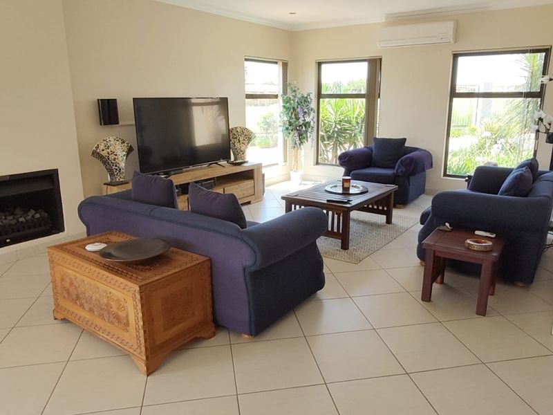 Modern Family Home with Excellent Amenities - Photo 9