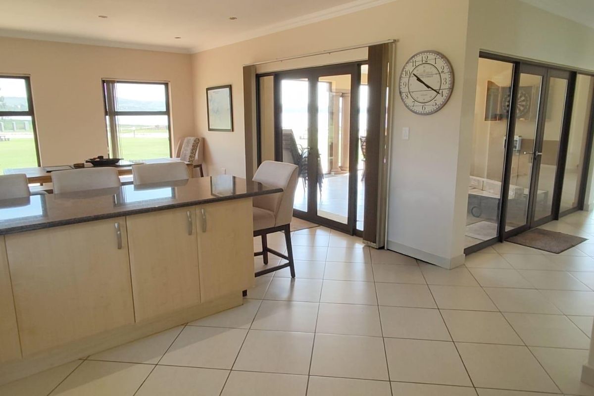 Modern Family Home with Excellent Amenities - Photo 4