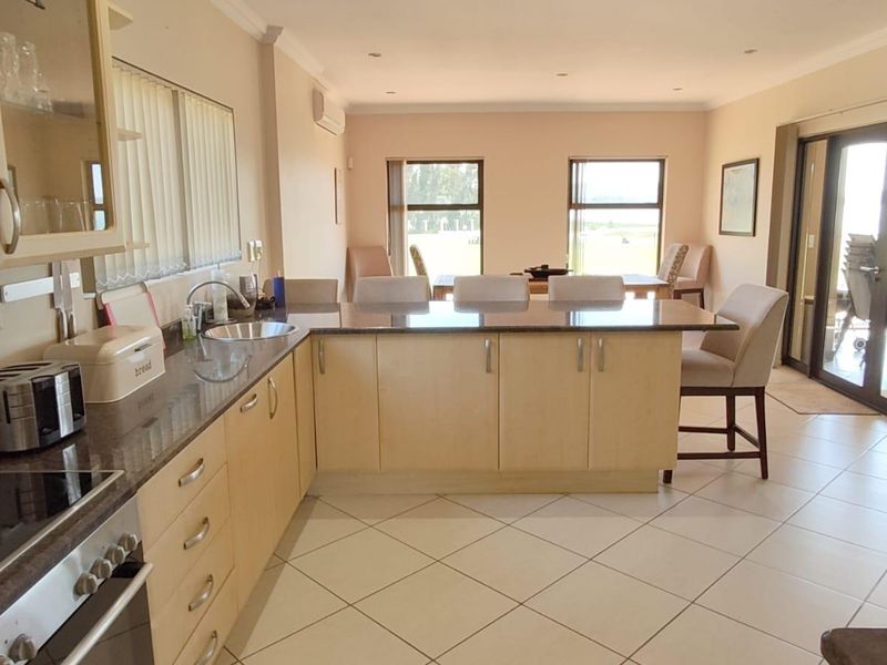 Modern Family Home with Excellent Amenities - Photo 3