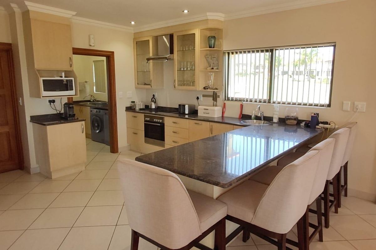 Modern Family Home with Excellent Amenities - Photo 2