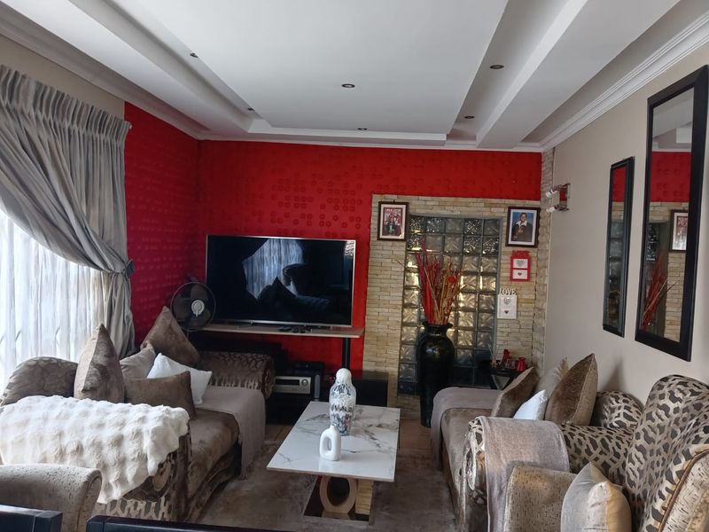 Freestanding 4-Bedroom Home For Sale – Soshanguve Block F - Photo 6