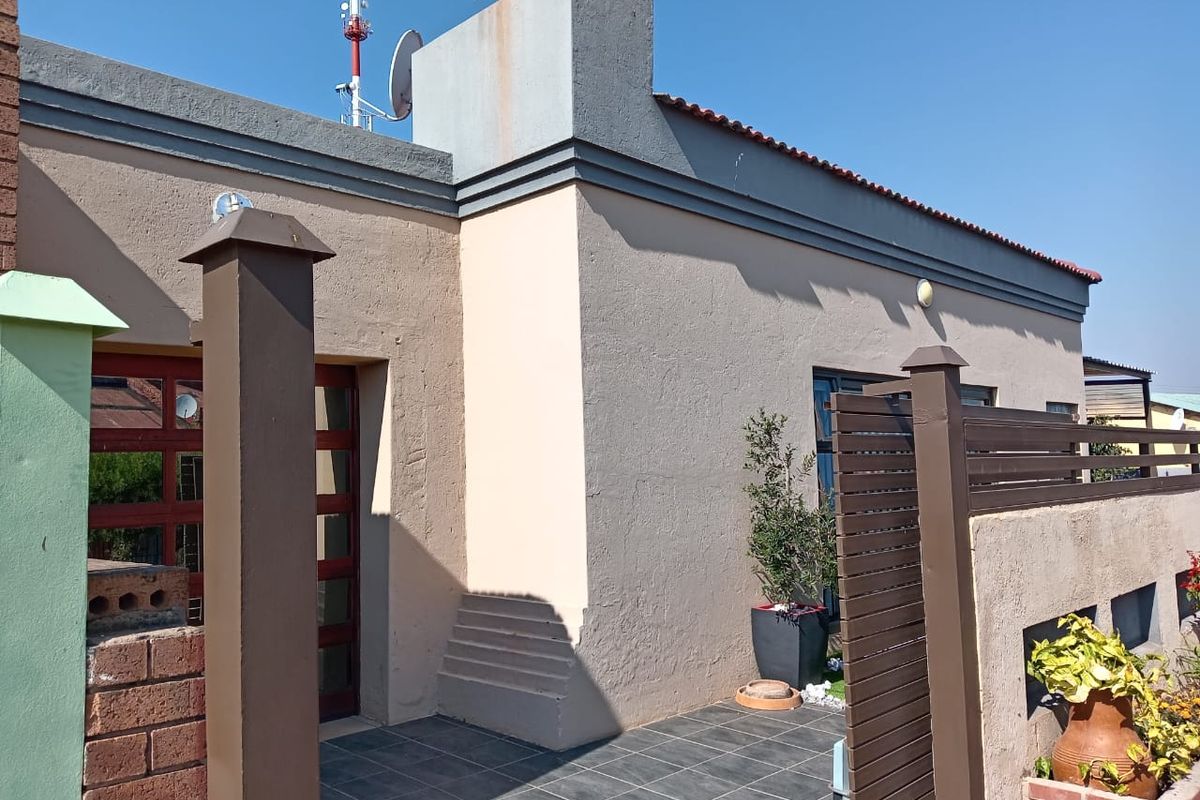 Freestanding 4-Bedroom Home For Sale – Soshanguve Block F - Photo 4