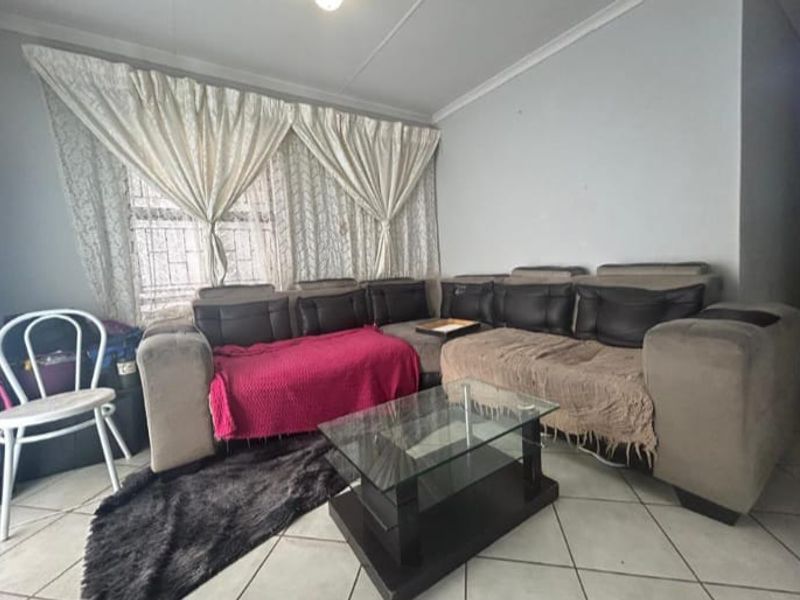 3 Bedroom House For Sale in Lotus Gardens. - Photo 5