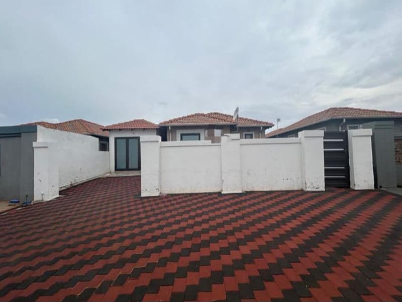 3 Bedroom House For Sale in Lotus Gardens. - Photo 6