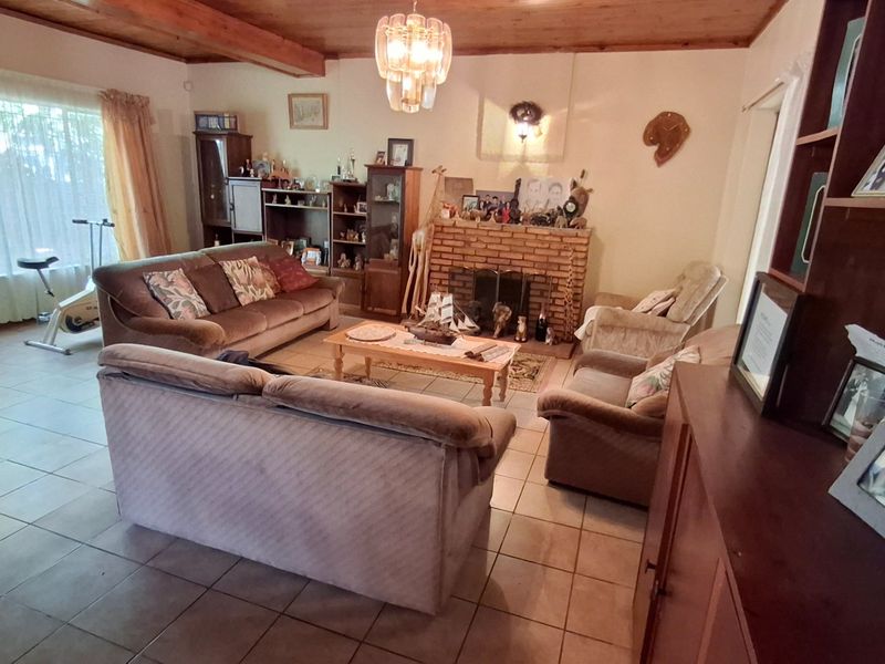 HOUSE WITH POOL AND 2 FLATLETS FOR SALE  - Photo 2