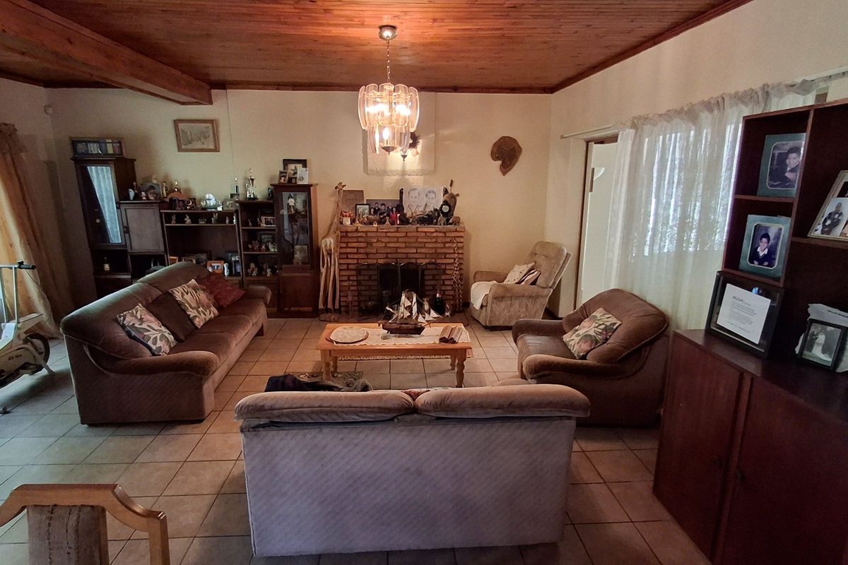 HOUSE WITH POOL AND 2 FLATLETS FOR SALE  - Photo 5