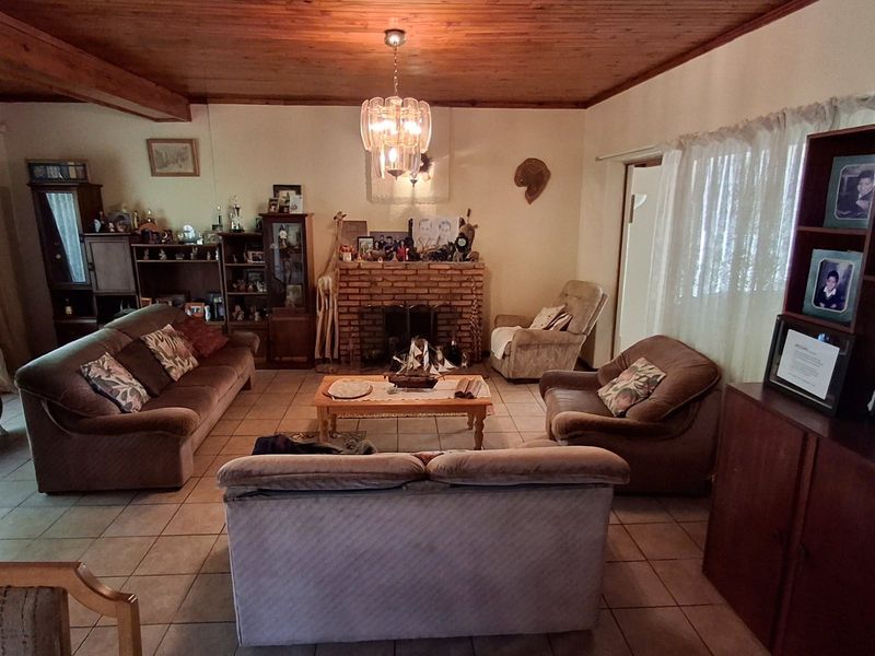 HOUSE WITH POOL AND 2 FLATLETS FOR SALE  - Photo 5