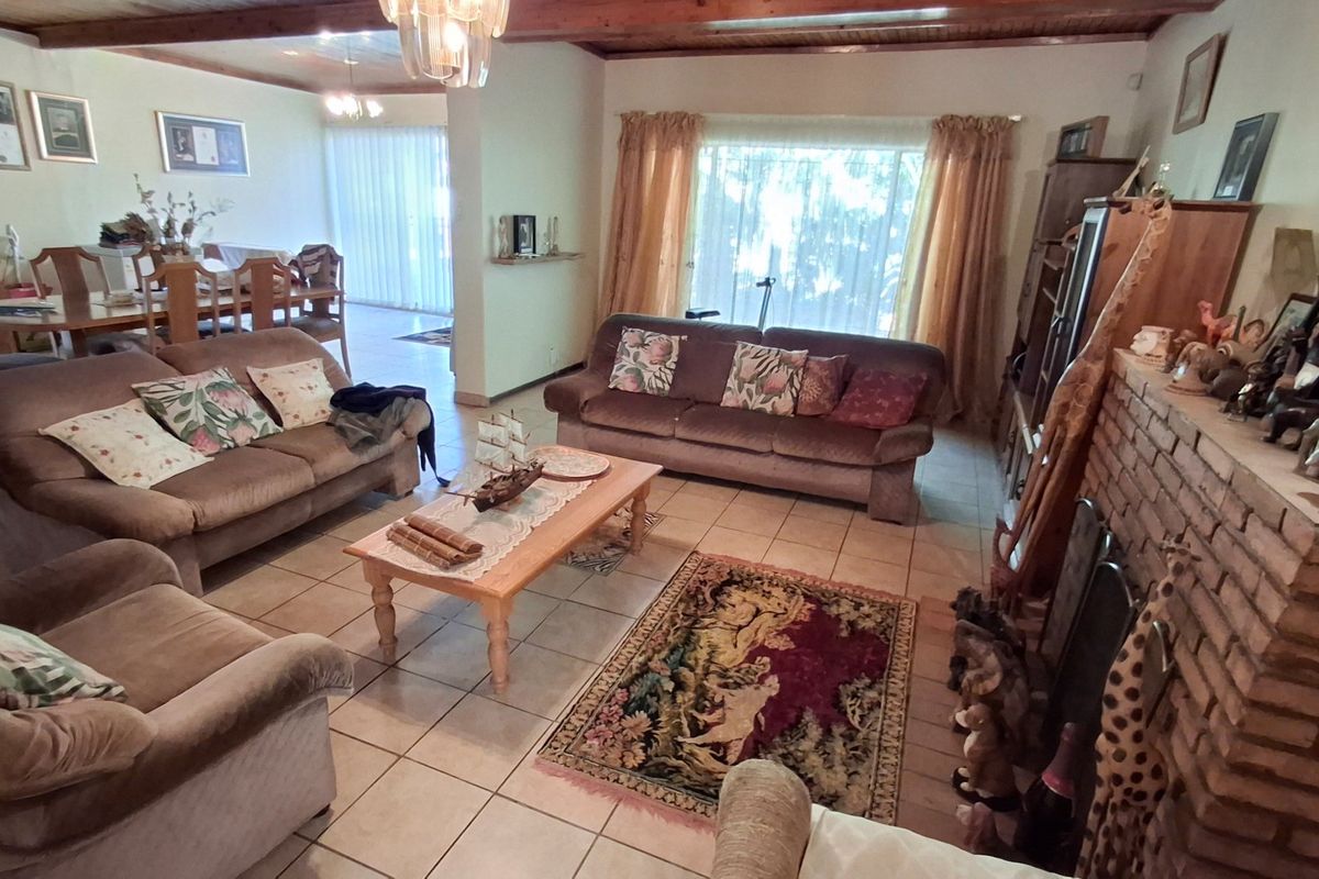 HOUSE WITH POOL AND 2 FLATLETS FOR SALE  - Photo 4