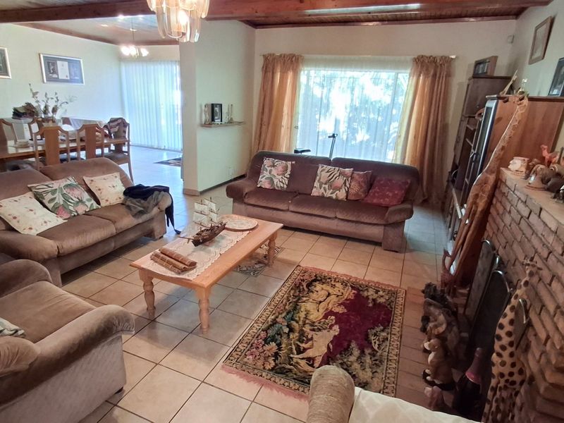 HOUSE WITH POOL AND 2 FLATLETS FOR SALE  - Photo 4