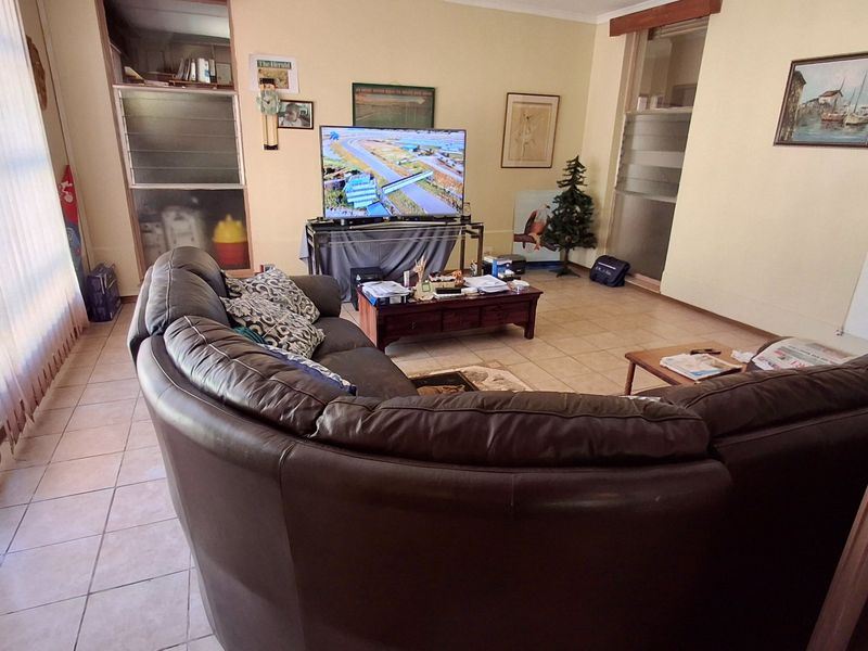 HOUSE WITH POOL AND 2 FLATLETS FOR SALE  - Photo 6