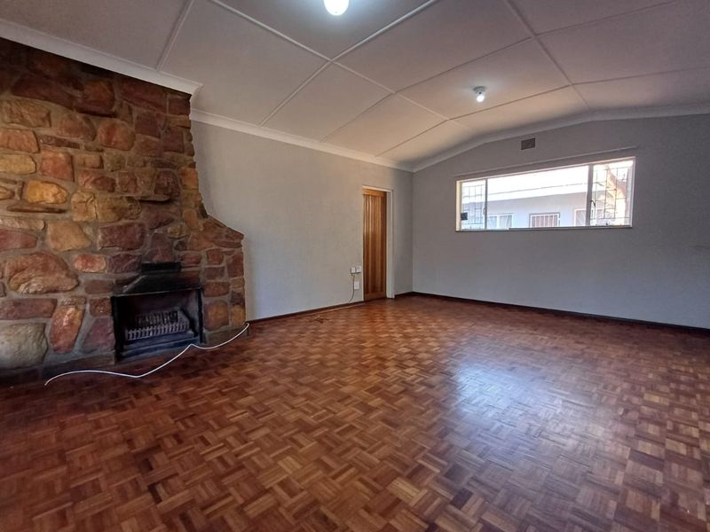 Charming 3 Bedroom Home with 2 Bedroom Flat for Sale in Flamwood! - Photo 10