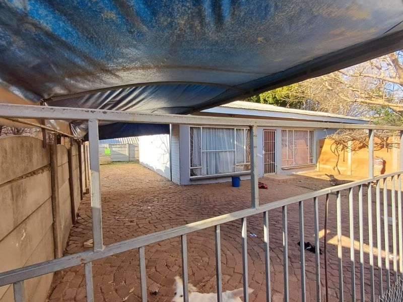 Charming 3 Bedroom Home with 2 Bedroom Flat for Sale in Flamwood! - Photo 7