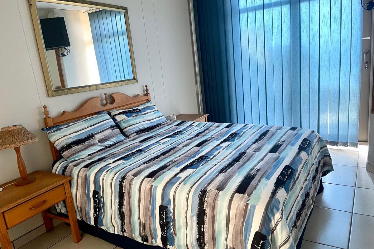 Three Bedroom, fully Furnished apartment to rent at Lawrence Rocks, Margate - Photo 4