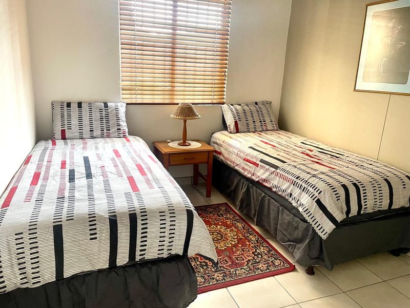 Beachside Flat in Lawrence Rocks with Fibre - Photo 2