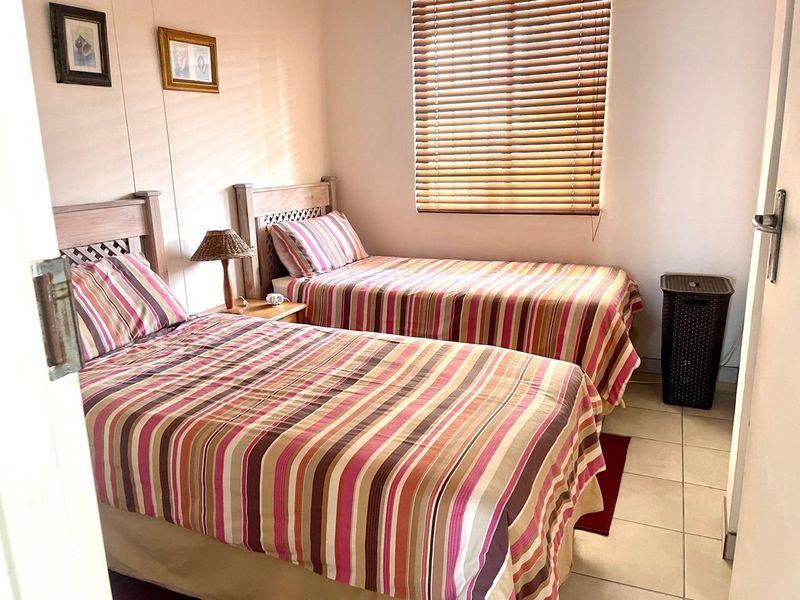 Beachside Flat in Lawrence Rocks with Fibre - Photo 3