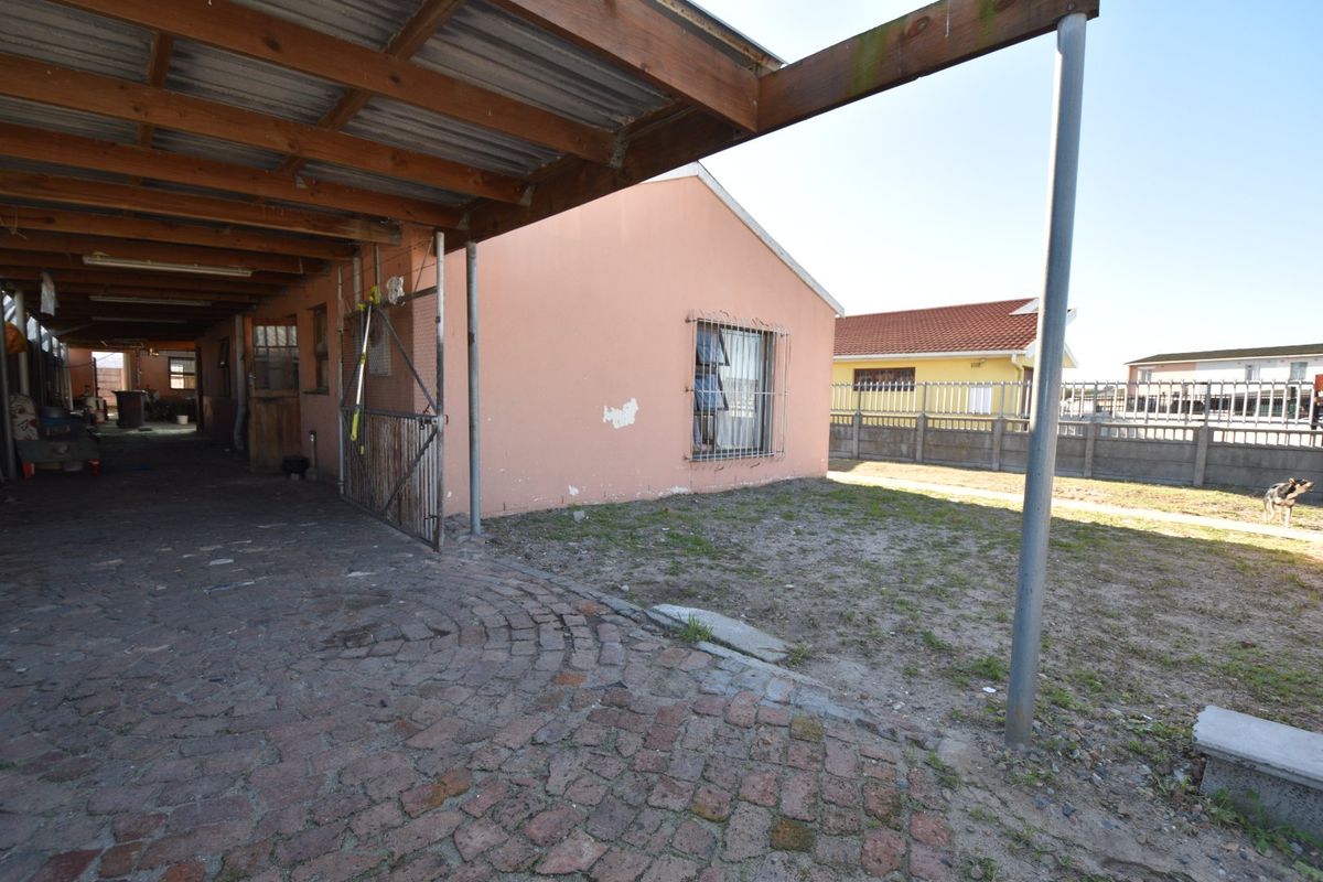 Dual-Income Potential in Norwood – Two Dwellings, One Price - Photo 2