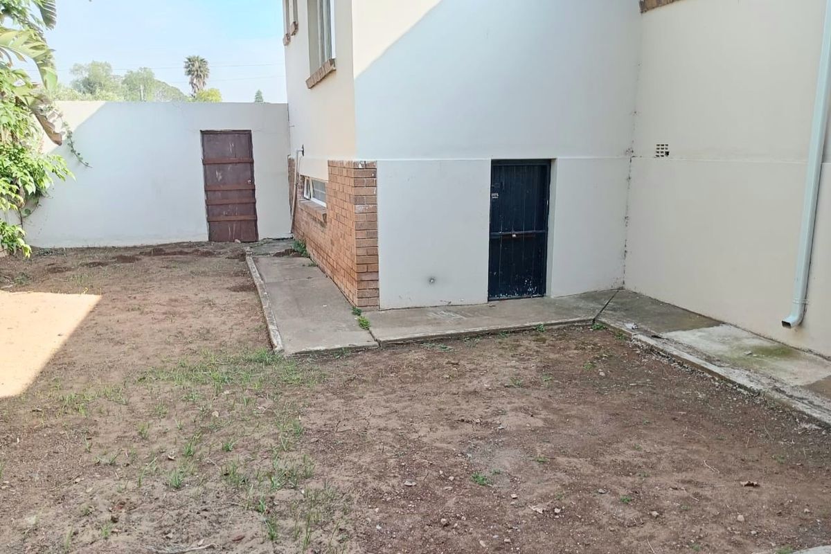 House for sale in Mosel, Uitenhage/Kariega - Photo 3
