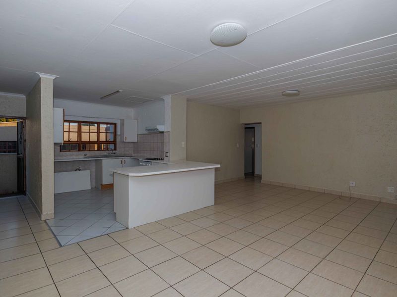 Sunlit Home For Sale In Dowerglen! - Photo 10