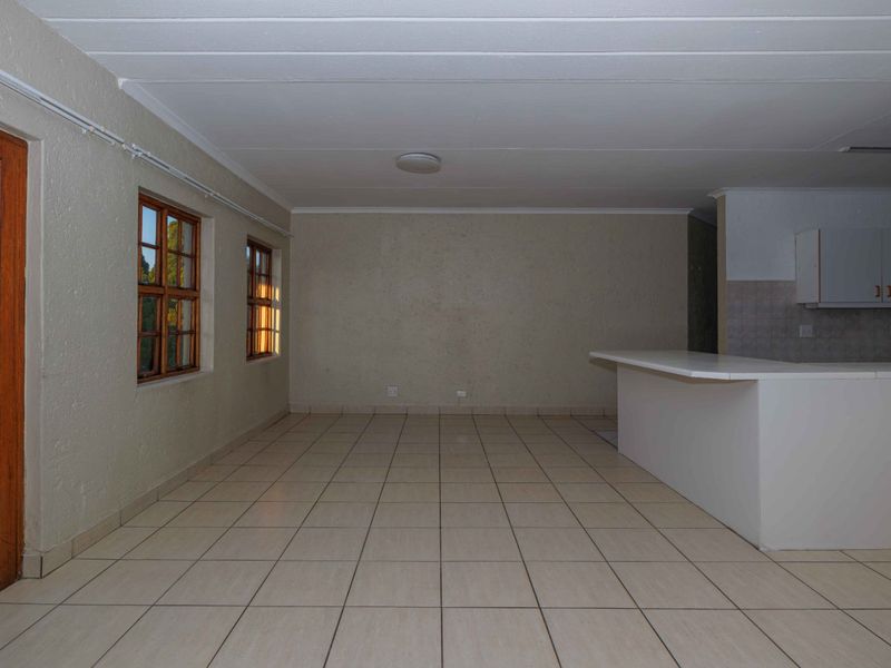 Sunlit Home For Sale In Dowerglen! - Photo 7