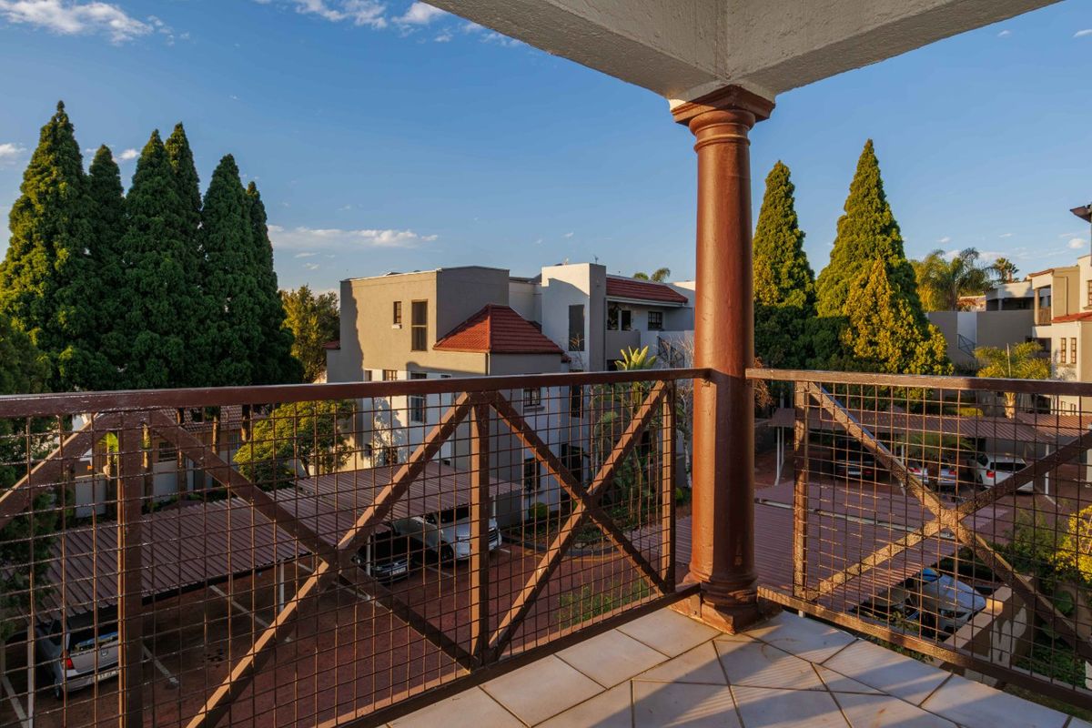 Sunlit Home For Sale In Dowerglen! - Photo 5