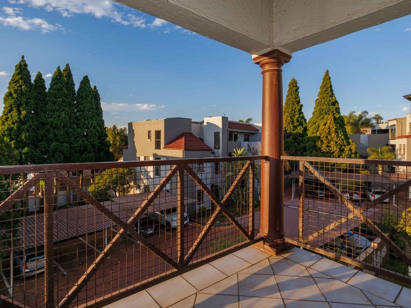 Sunlit Home For Sale In Dowerglen! - Photo 5