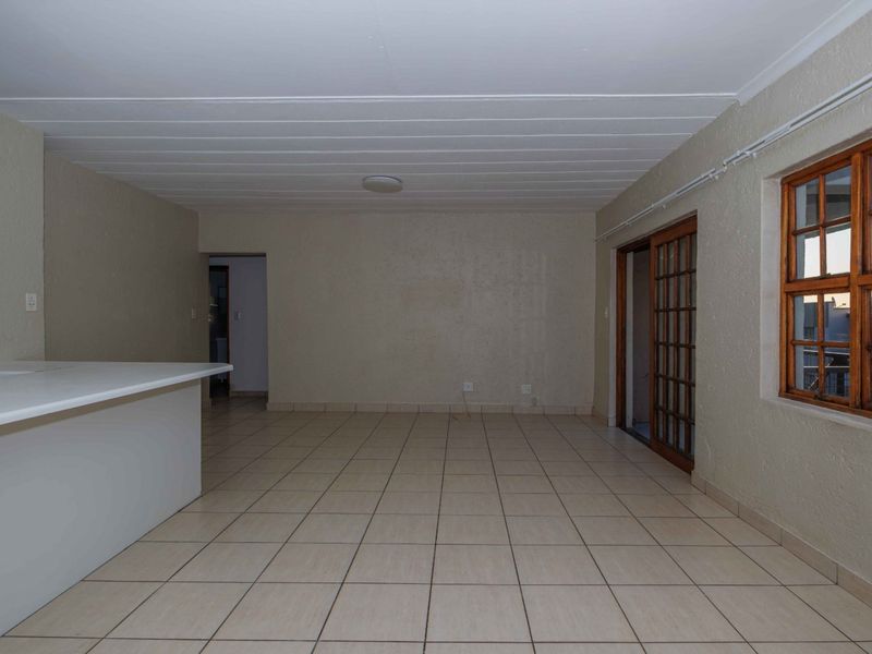 Sunlit Home For Sale In Dowerglen! - Photo 8