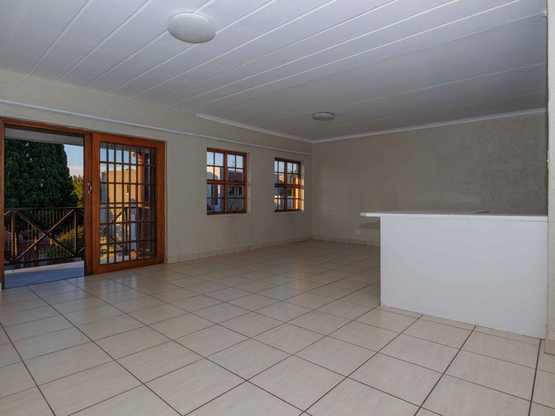 Sunlit Home For Sale In Dowerglen! - Photo 6