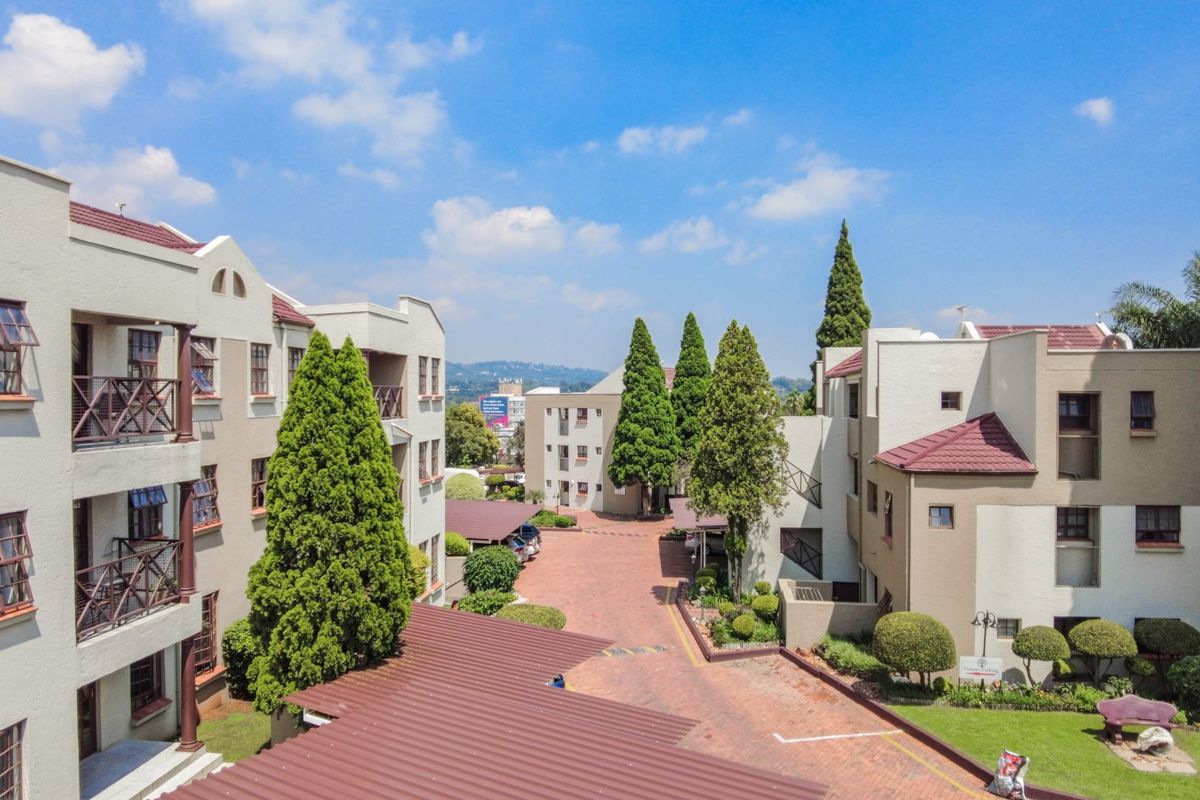 Sunlit Home For Sale In Dowerglen! - Photo 3