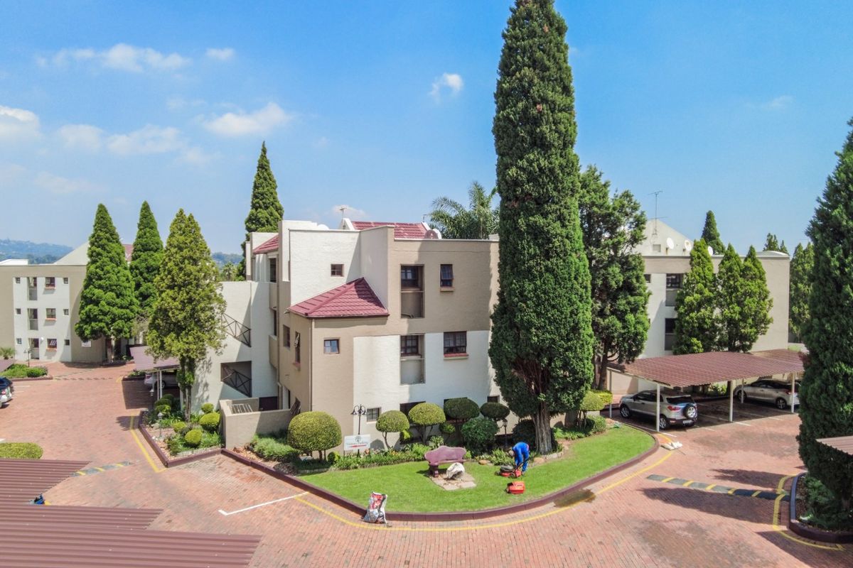 Sunlit Home For Sale In Dowerglen! - Photo 2