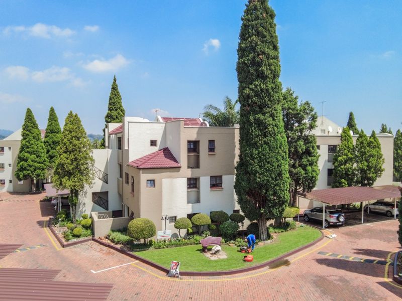 Sunlit Home For Sale In Dowerglen! - Photo 2