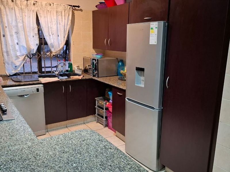 Comfortable Three-Bedroom Home with Pool and Garage - Photo 2