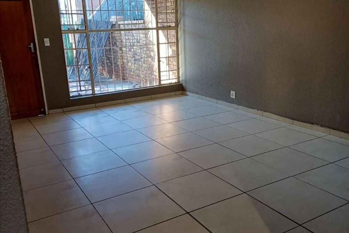 Cozy Two-Bedroom Starter Home with Carport - Photo 3